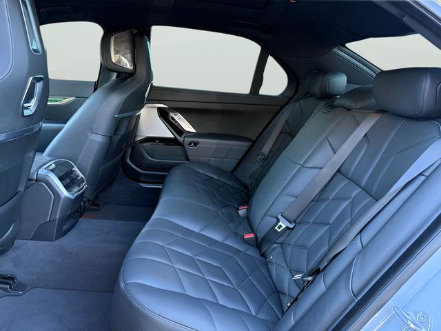 Used 2024 BMW 760i xDrive w/ Premium Package 2 image 27