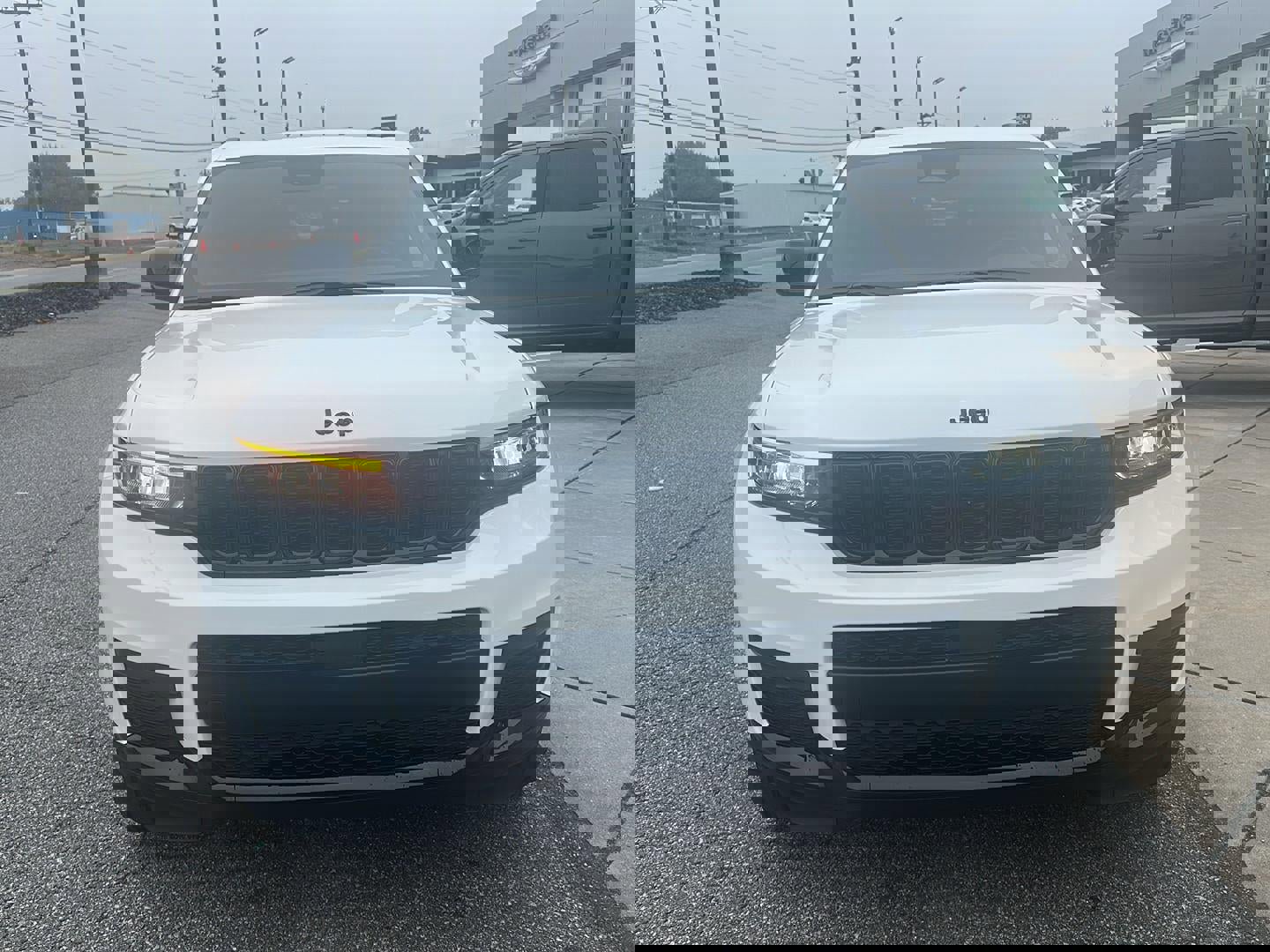 New 2025 Jeep Grand Cherokee L Altitude image 2