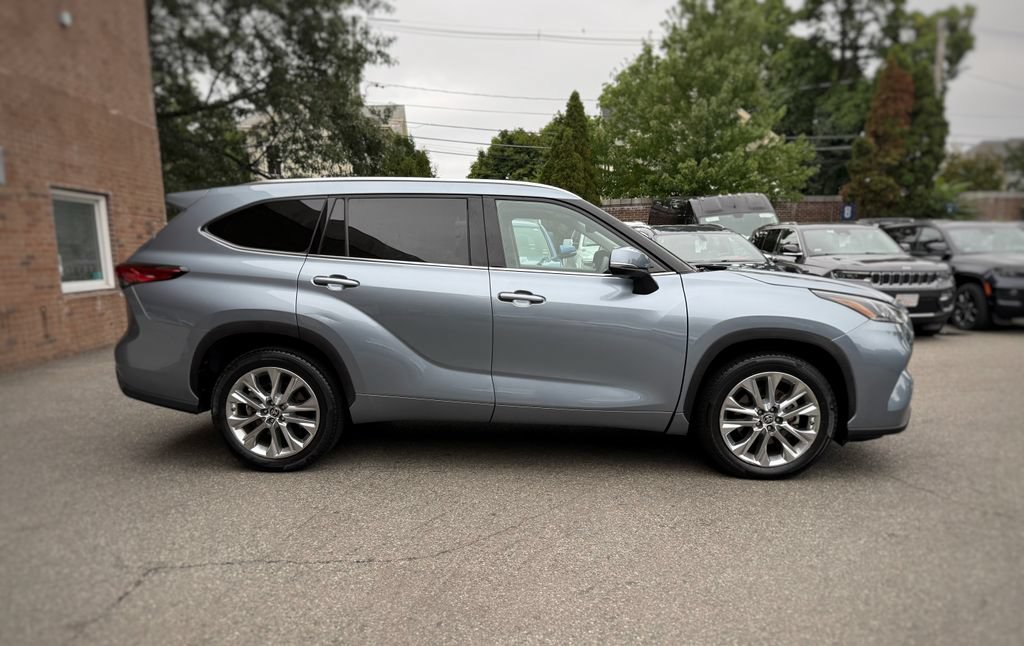 Used 2020 Toyota Highlander Limited FWD image 4