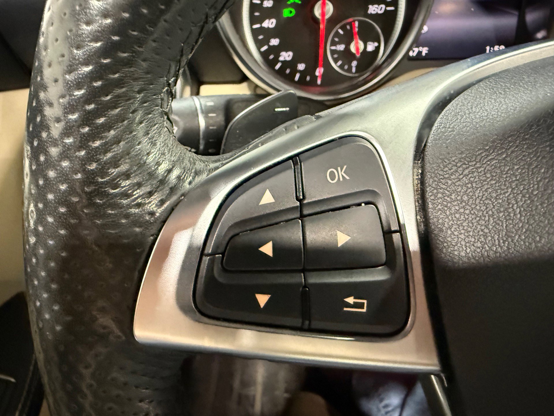 Used 2017 Mercedes-Benz SLC 300 w/ Premium 2 Package image 34