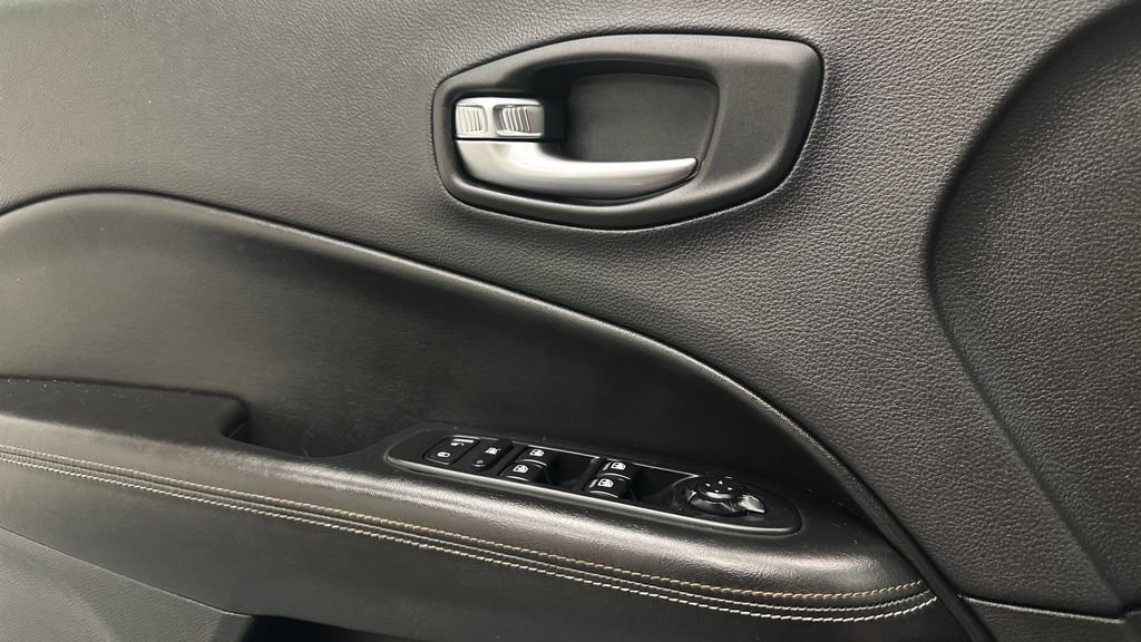 Used 2019 Jeep Compass Latitude w/ Cold Weather Group AWD/4WD image 15