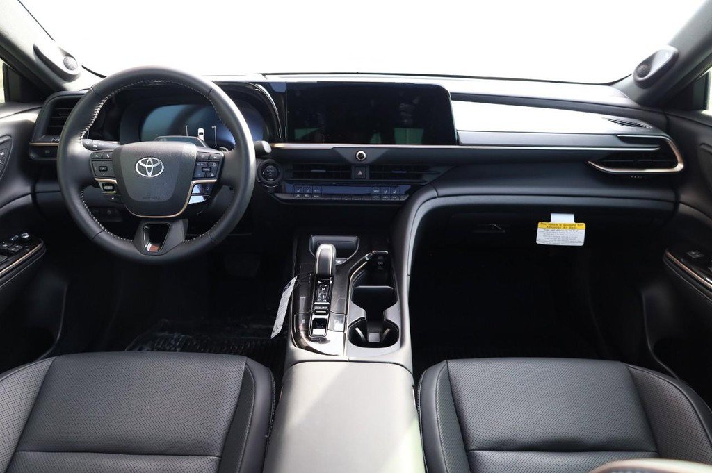 New 2025 Toyota Crown Platinum image 24