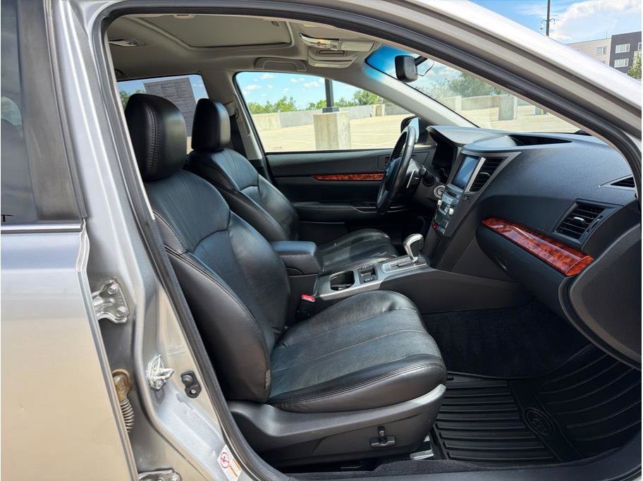 Used 2010 Subaru Outback 2.5i Limited AWD/4WD image 15