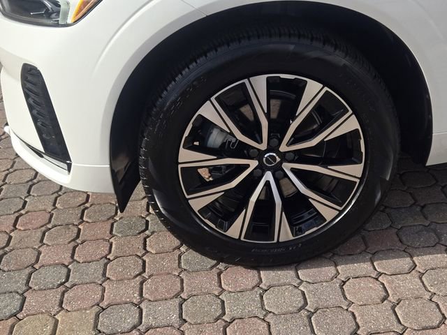 Used 2024 Volvo XC60 B5 Core image 12