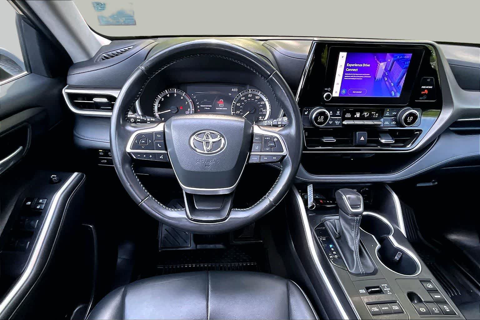 Used 2023 Toyota Highlander XLE AWD/4WD image 6
