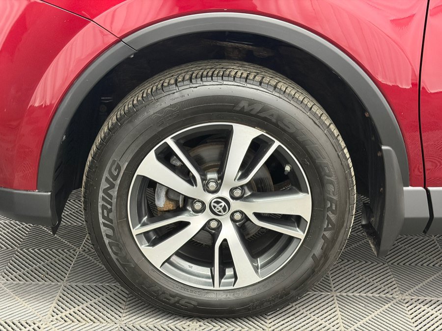 Used 2018 Toyota RAV4 XLE AWD/4WD image 31