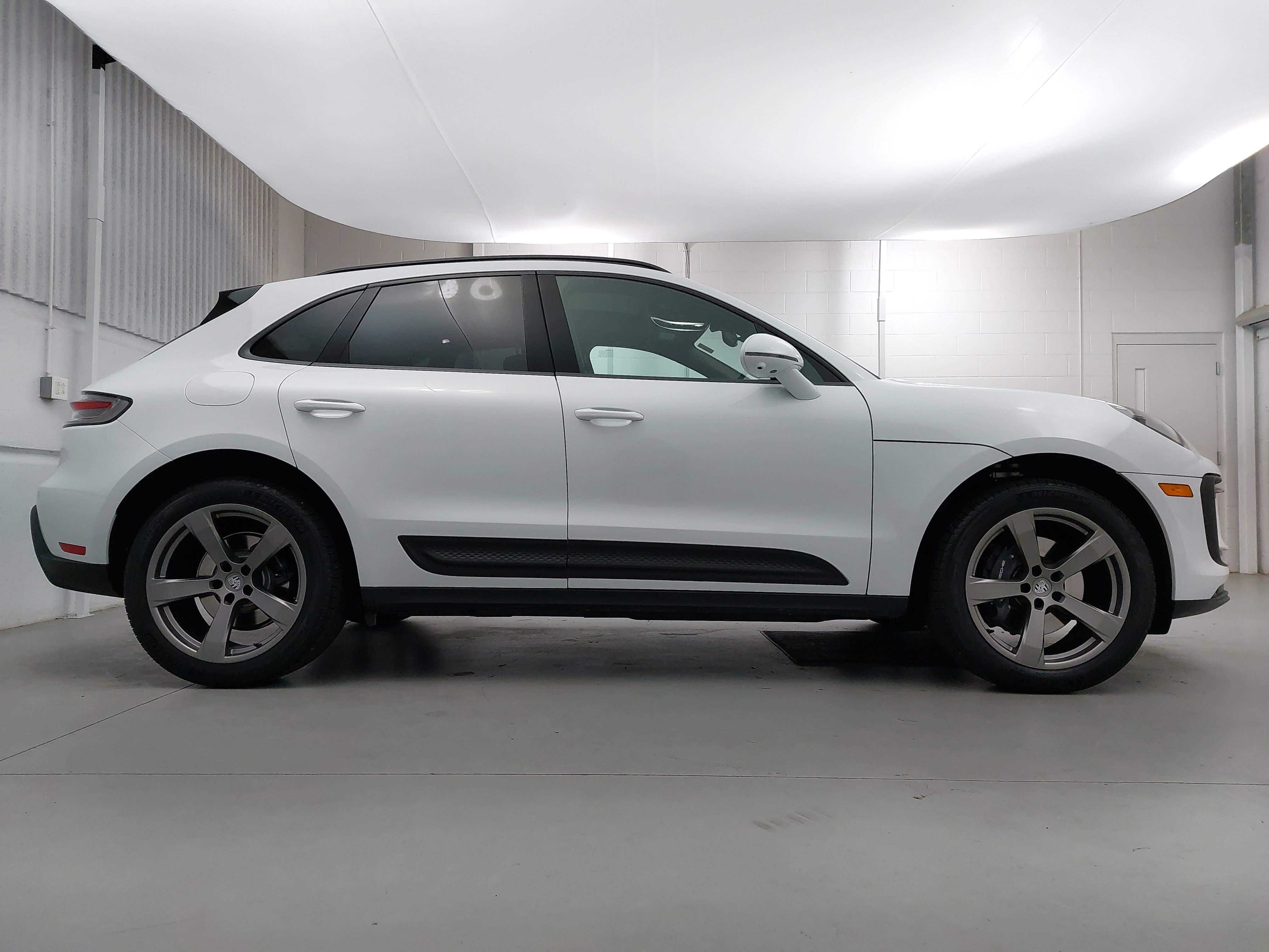 Used 2025 Porsche Macan image 8