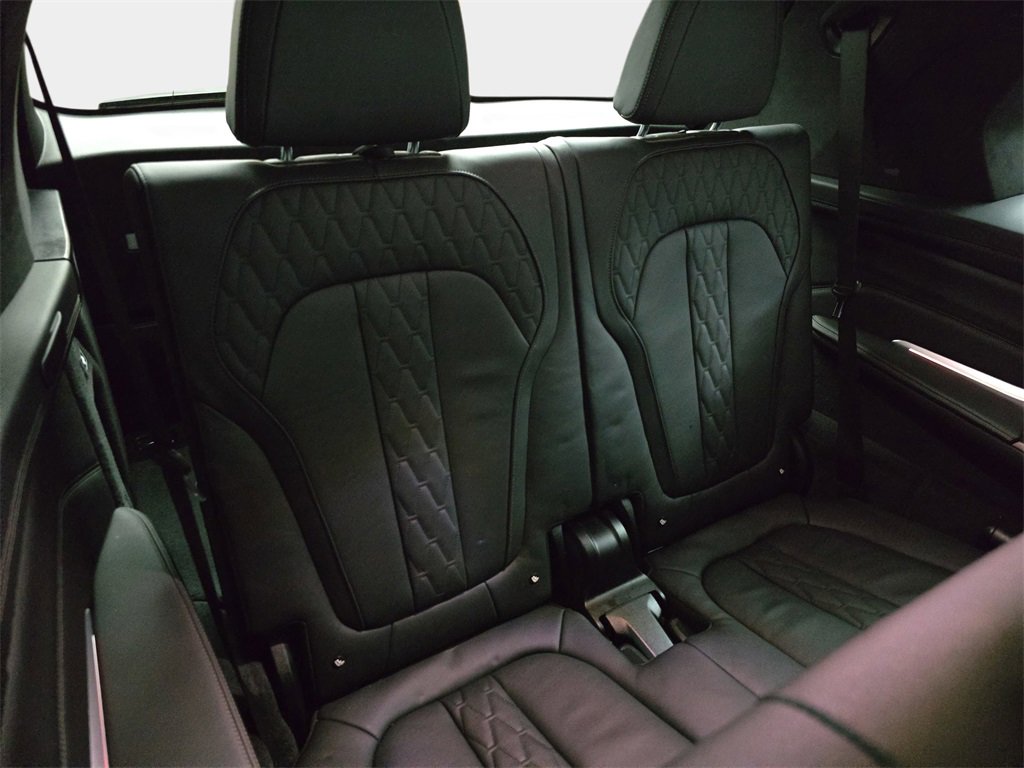 Used 2021 BMW X7 M50i w/ Executive Package image 15