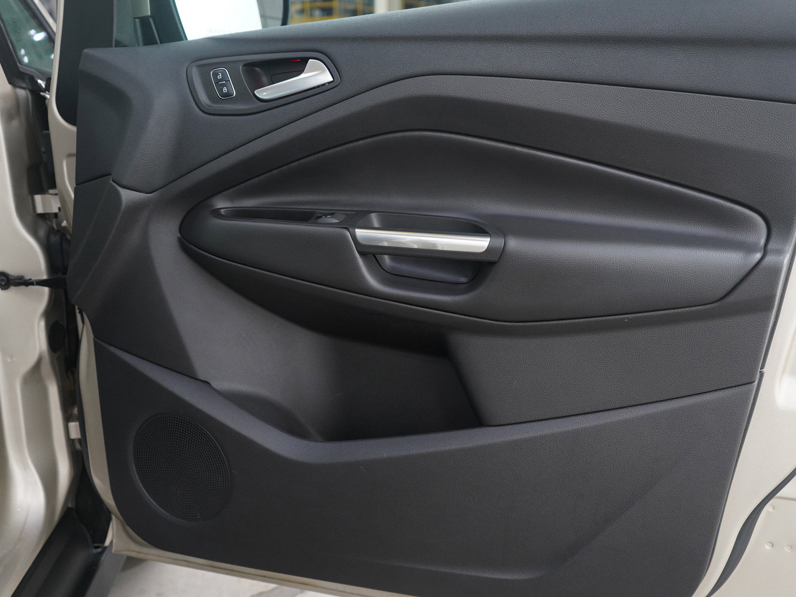 Used 2017 Ford C-MAX Titanium w/ Equipment Group 301A image 9