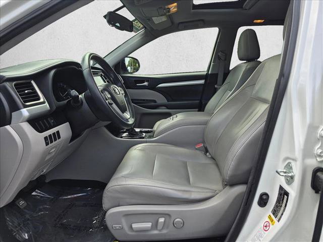 Used 2015 Toyota Highlander XLE FWD image 16