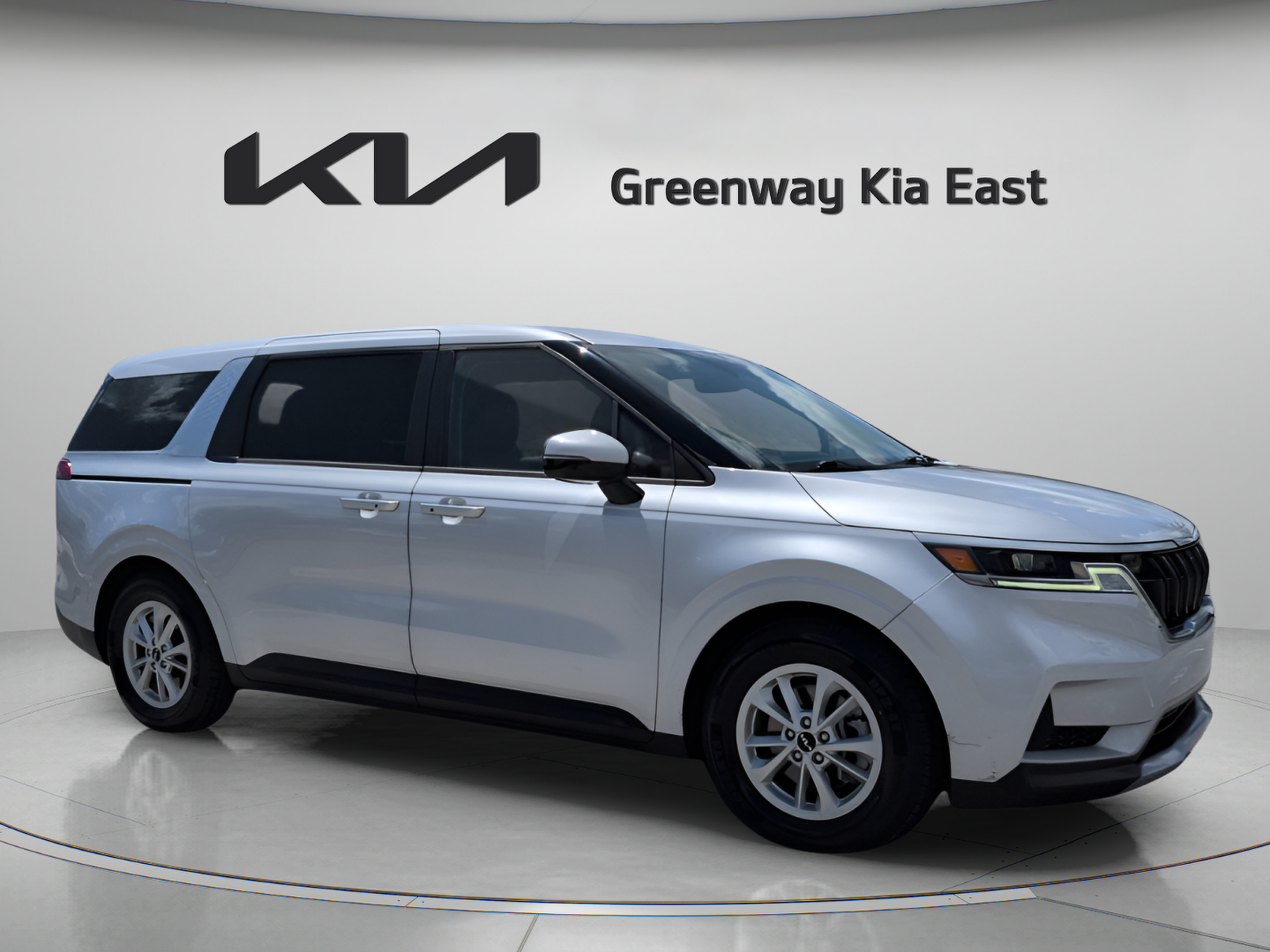 Used 2023 Kia Carnival LX FWD image 3