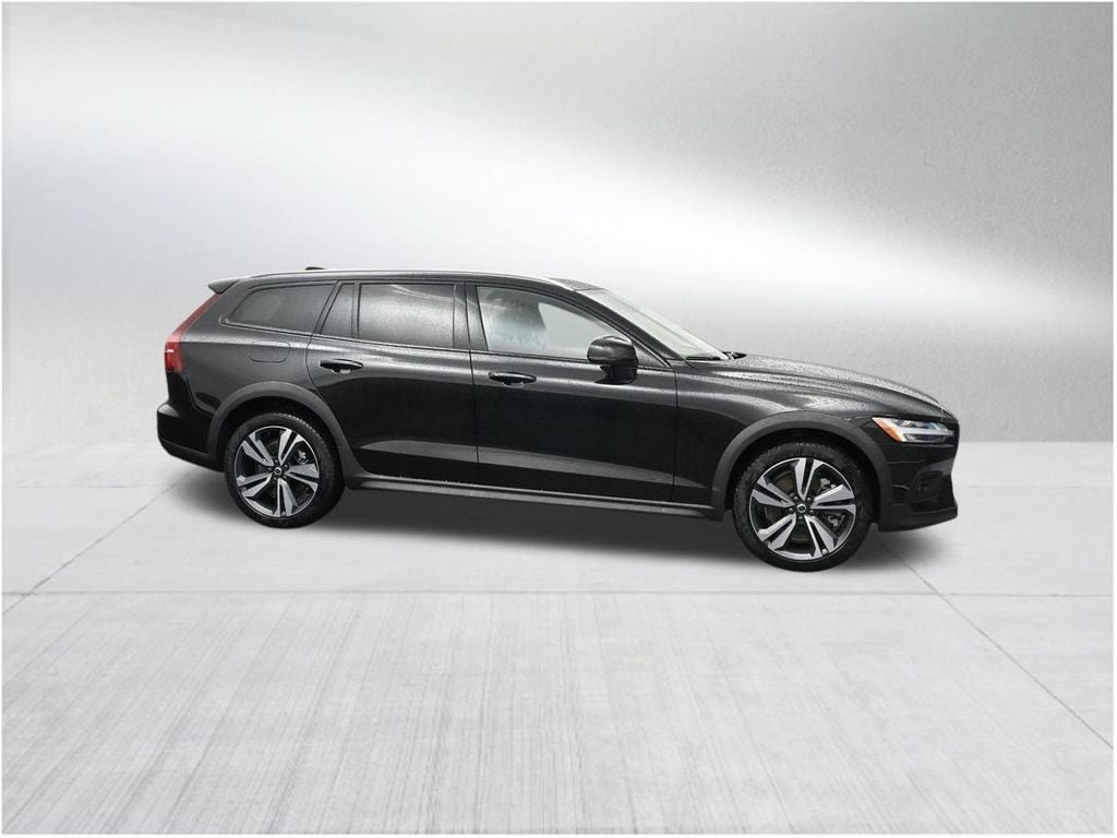 New 2026 Volvo V60 B5 Cross Country Plus AWD/4WD image 6