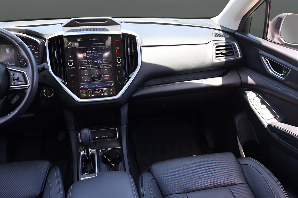 Used 2023 Subaru Ascent Limited w/ Technology Package AWD/4WD image 16