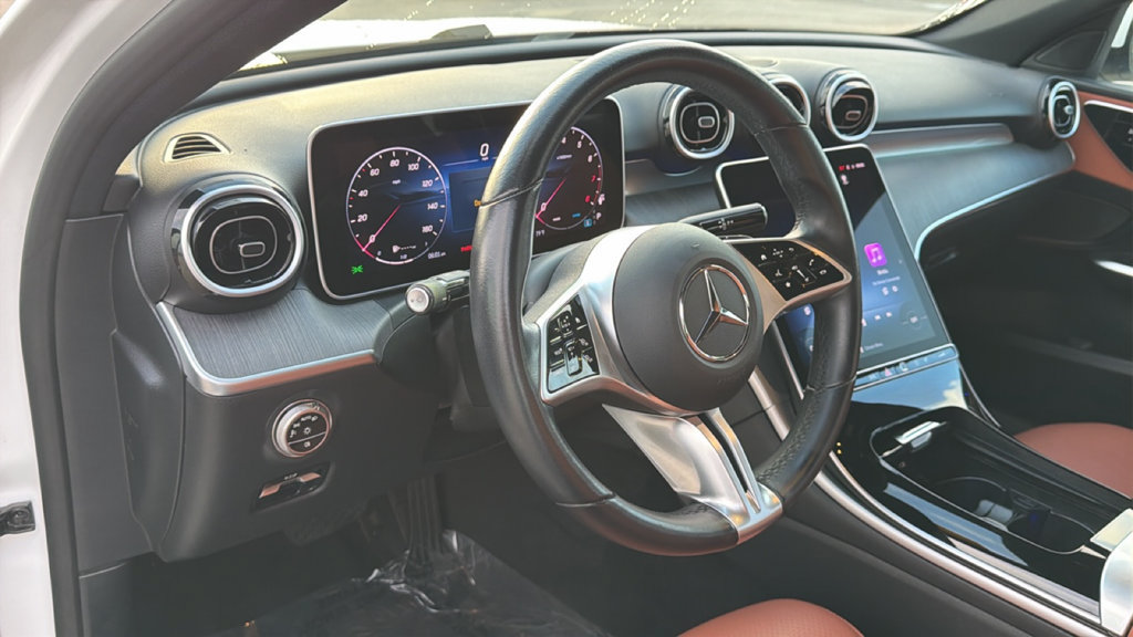 Used 2025 Mercedes-Benz C 300 Sedan image 16