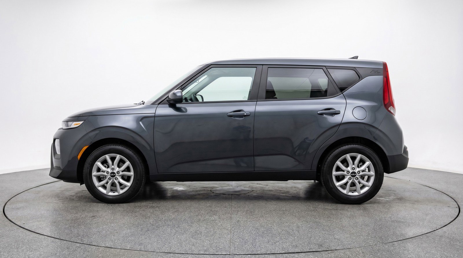 Used 2025 Kia Soul LX w/ LX Technology Package FWD image 5