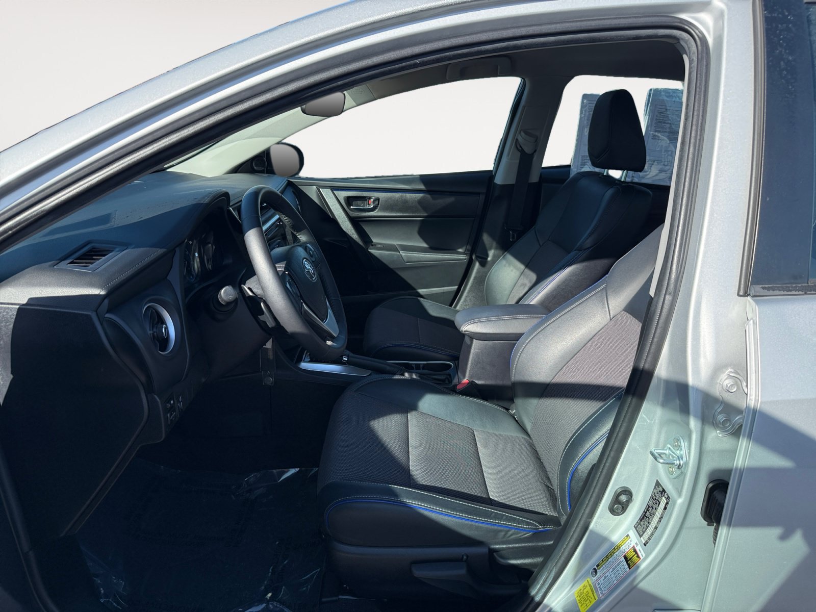 Used 2018 Toyota Corolla SE w/ Carpet Mat Package (TMS) FWD image 10