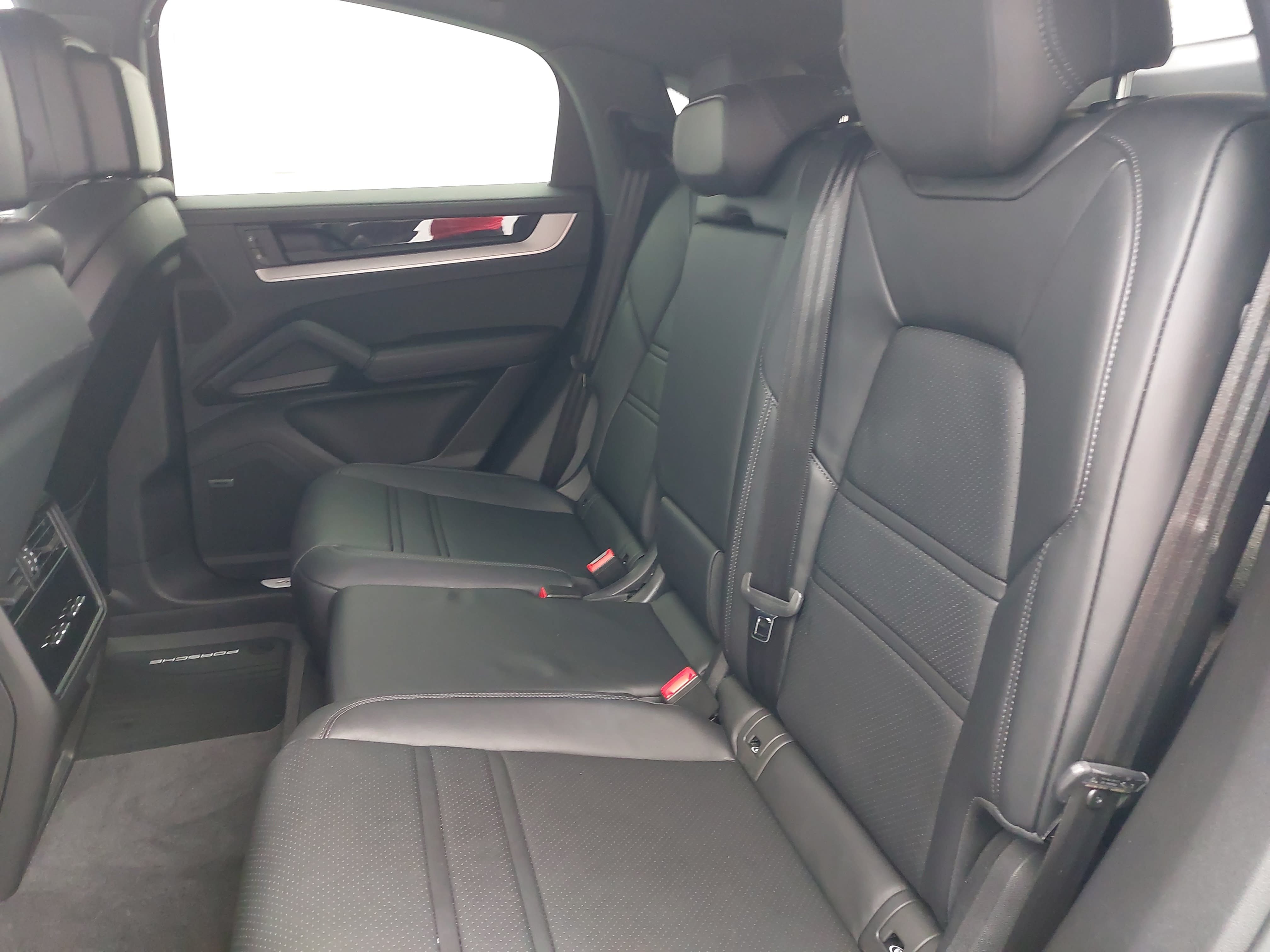 Certified 2024 Porsche Cayenne Coupe AWD/4WD image 16