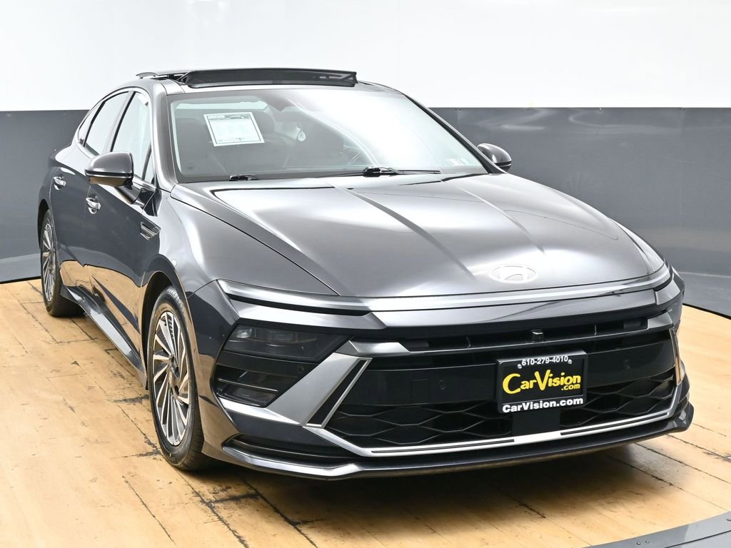 Used 2025 Hyundai Sonata Limited FWD image 4
