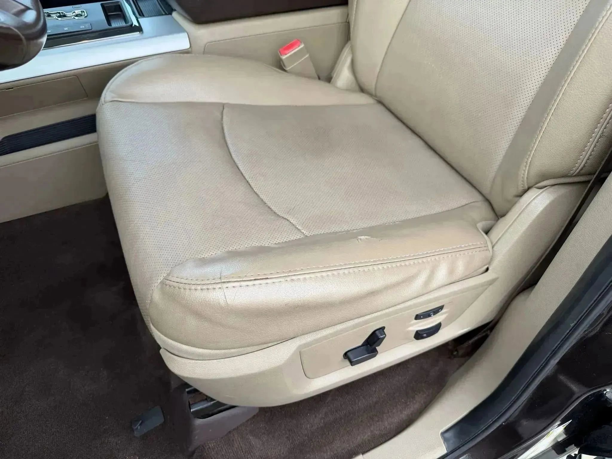 Used 2011 RAM 1500 Laramie AWD/4WD image 9