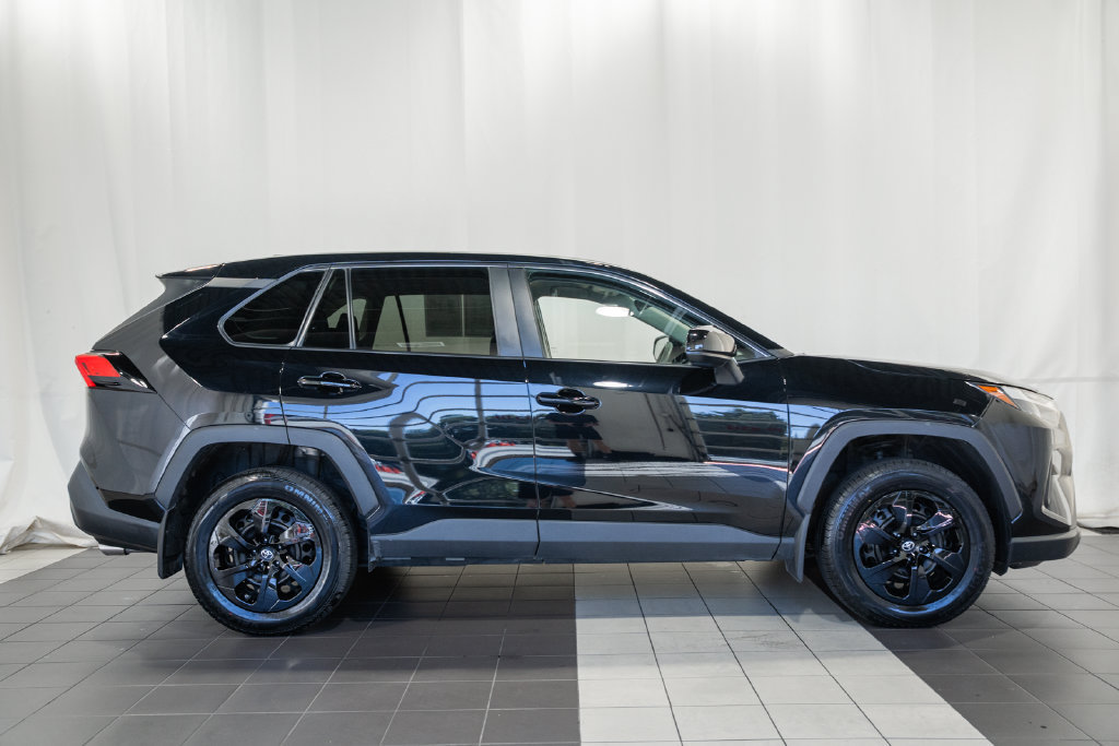 Certified 2024 Toyota RAV4 LE AWD/4WD image 3