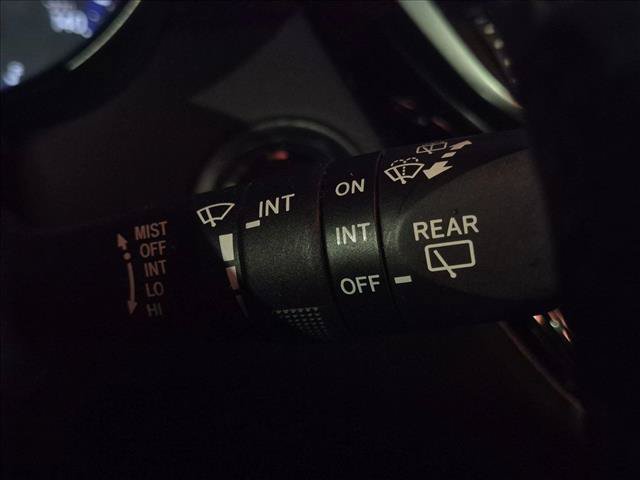 Used 2020 Toyota C-HR XLE FWD image 16