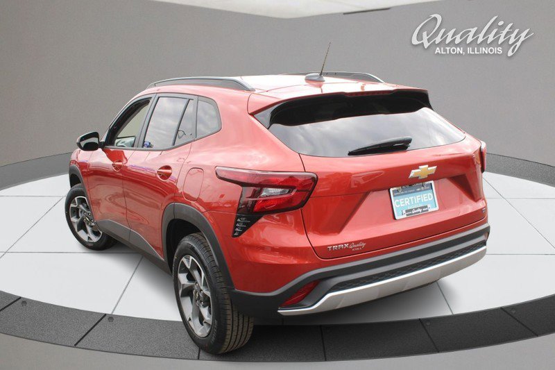 Certified 2024 Chevrolet Trax LT w/ Driver Confidence Package image 6