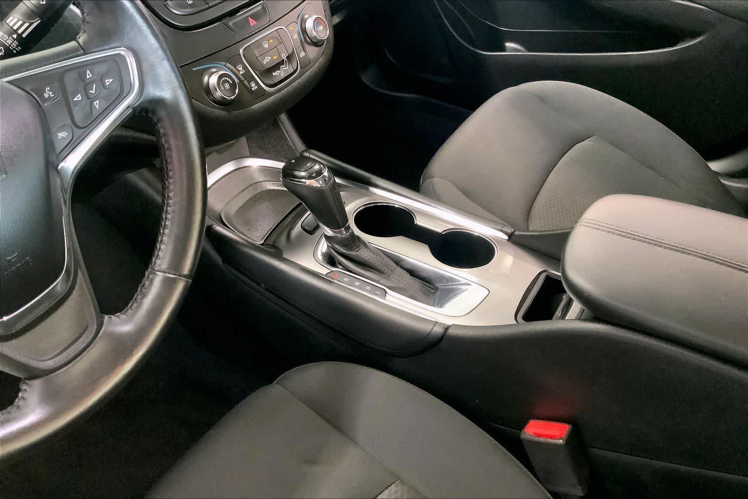 Used 2017 Chevrolet Malibu LT FWD image 15