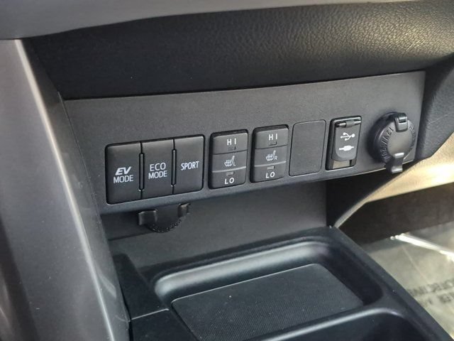 Used 2017 Toyota RAV4 Limited w/ Advanced Technology Package AWD/4WD image 26