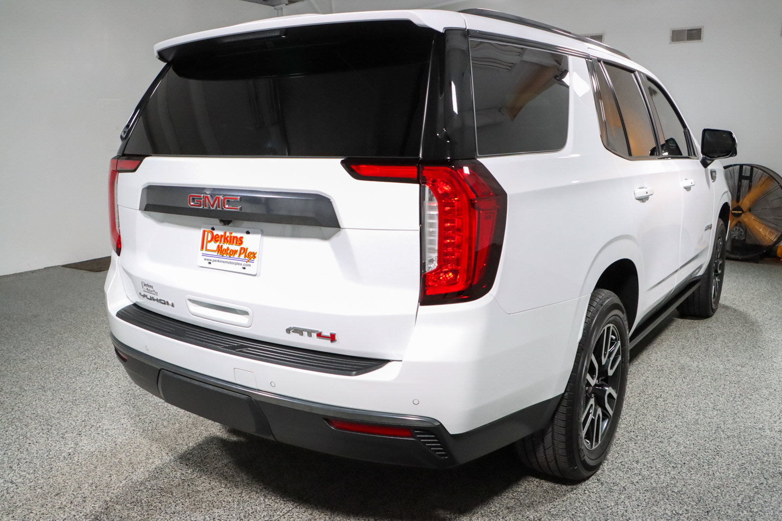 Used 2023 GMC Yukon AT4 w/ AT4 Premium Plus Package AWD/4WD image 7
