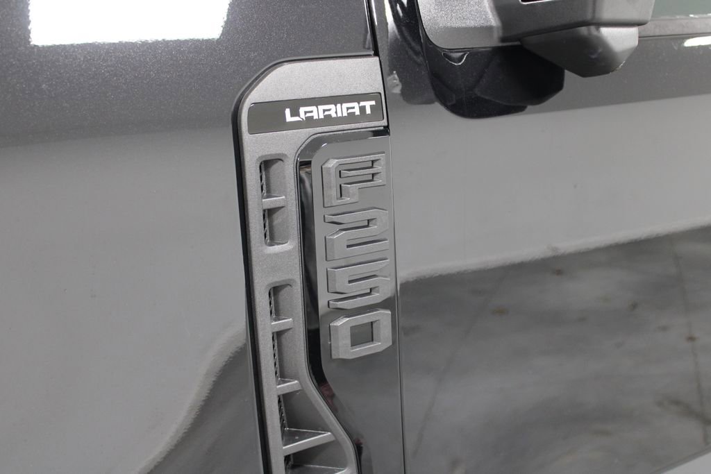 New 2026 Ford F250 Lariat w/ Black Appearance Package image 22