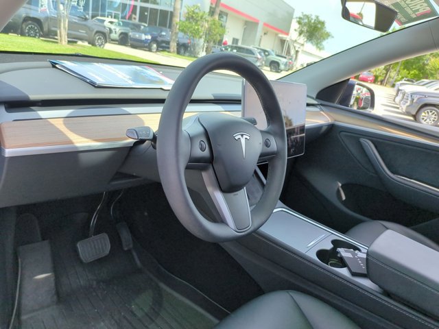 Used 2025 Tesla Model Y Long Range RWD image 10