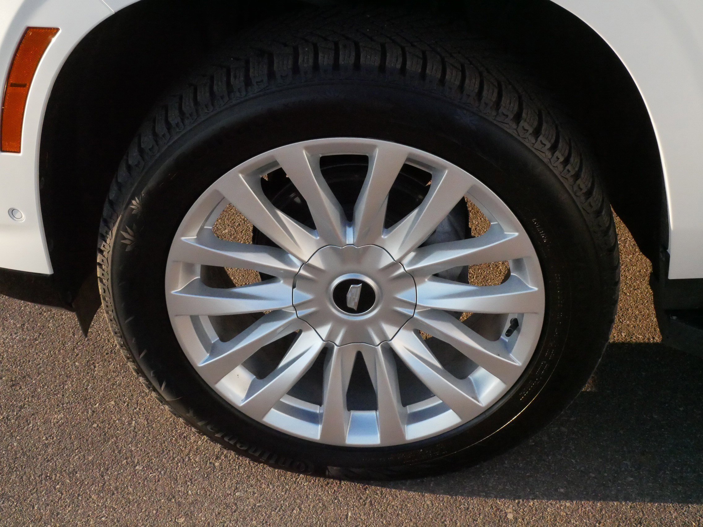 Certified 2025 Cadillac Escalade Luxury w/ LPO, Floor Liner Package image 15