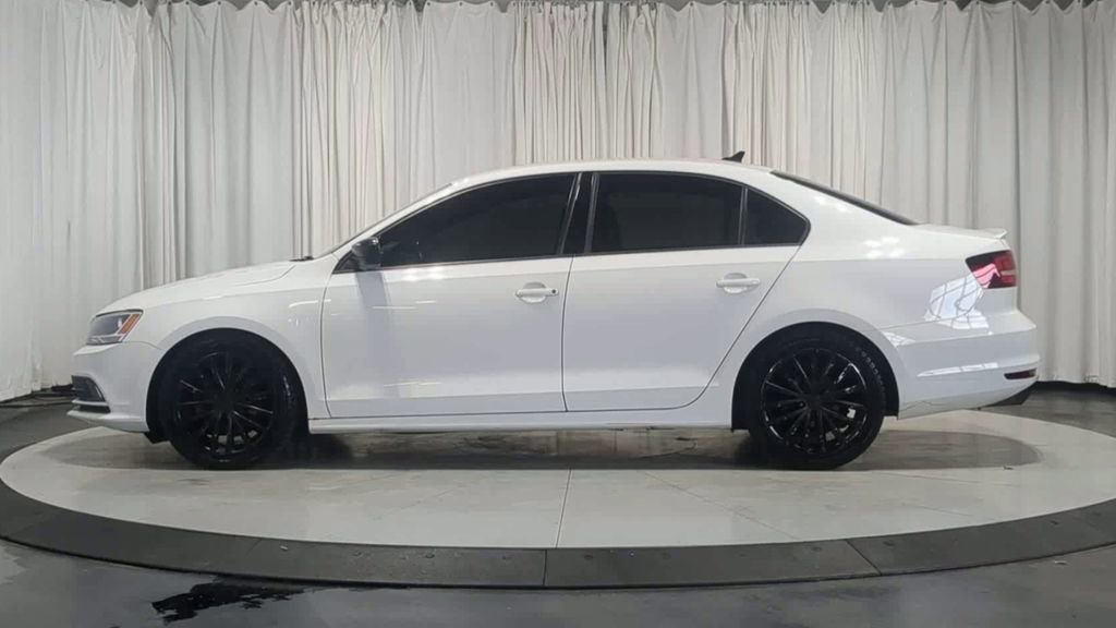 Used 2016 Volkswagen Jetta Sport FWD image 6