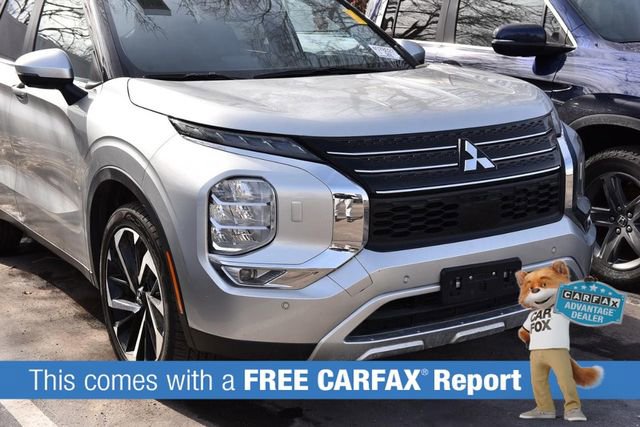 Used 2024 Mitsubishi Outlander SE image 2
