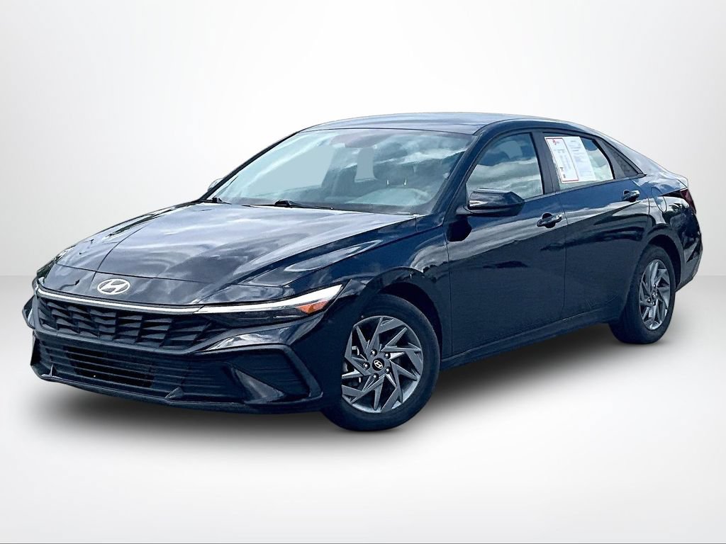 Used 2024 Hyundai Elantra SEL FWD image 2
