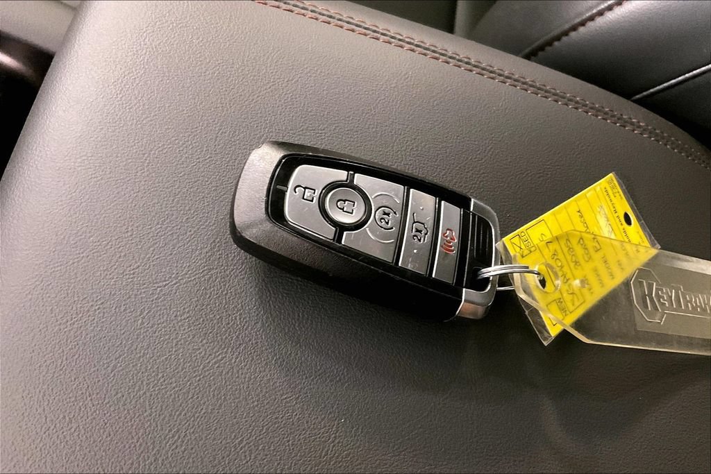 Used 2025 Ford Explorer Active w/ Active Comfort Package RWD image 13