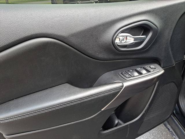 Certified 2019 Jeep Cherokee Latitude Plus w/ Comfort/Convenience Group AWD/4WD image 12