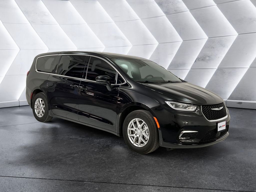 Used 2026 Chrysler Pacifica Select FWD image 1