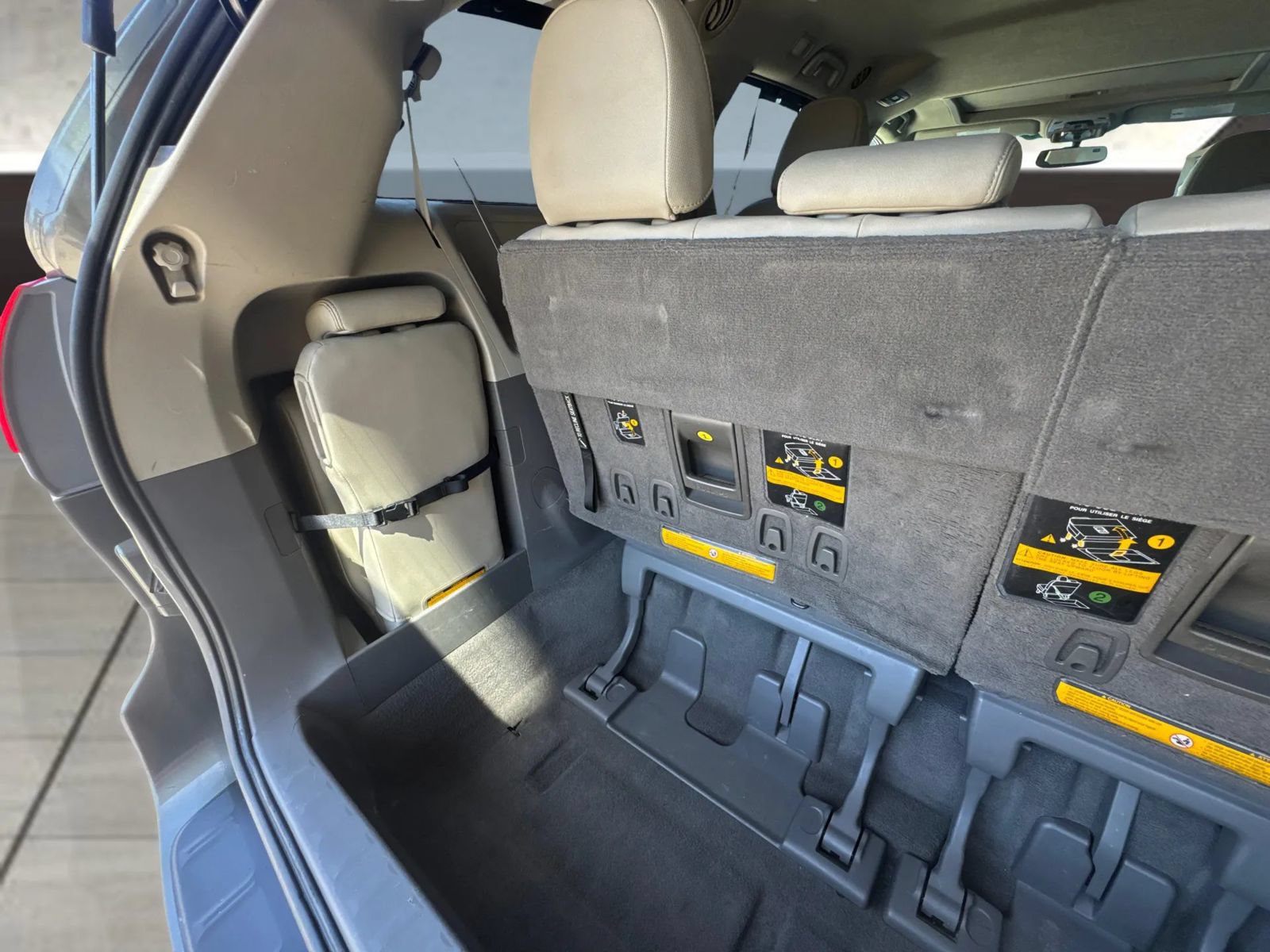 Used 2011 Toyota Sienna XLE w/ XLE Navigation Pkg FWD image 39