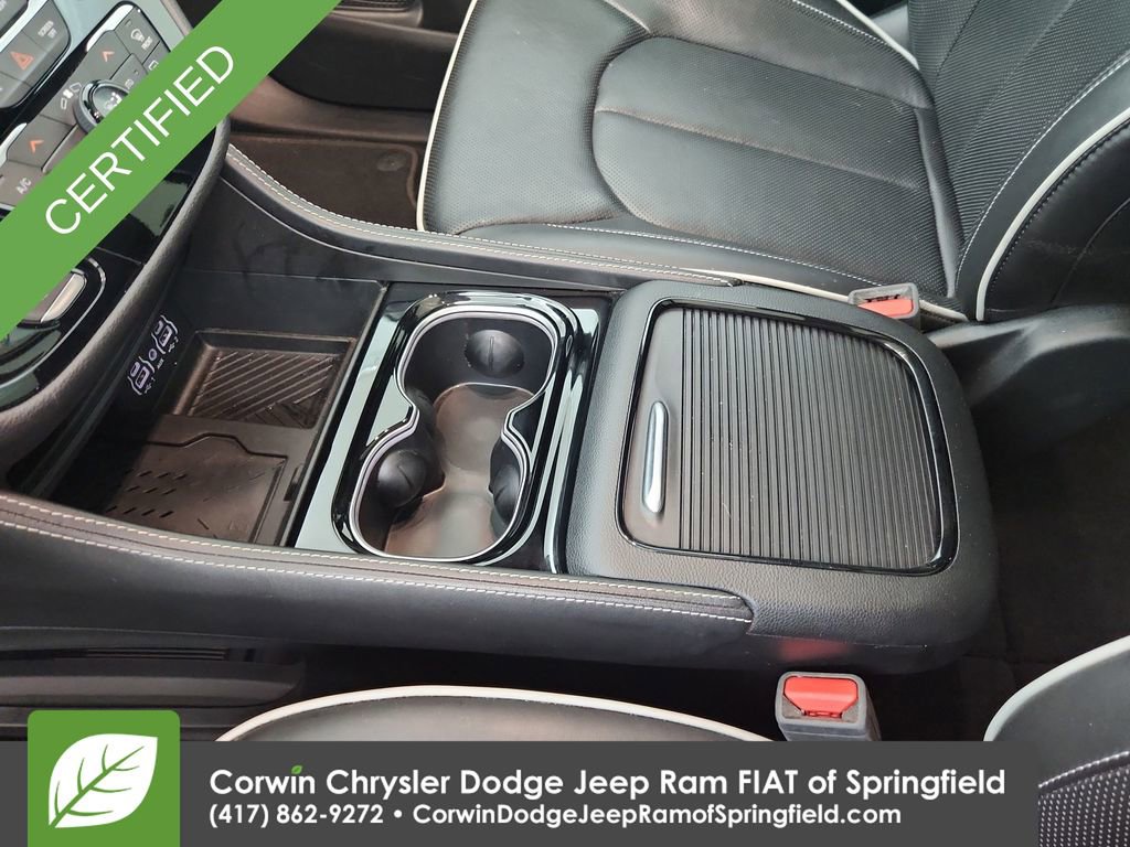 Certified 2025 Chrysler Pacifica Limited image 30