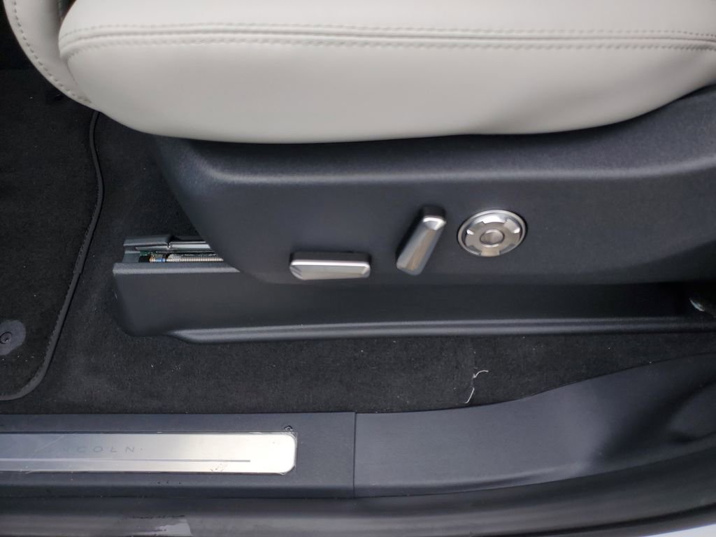 New 2025 Lincoln Navigator L Reserve image 24