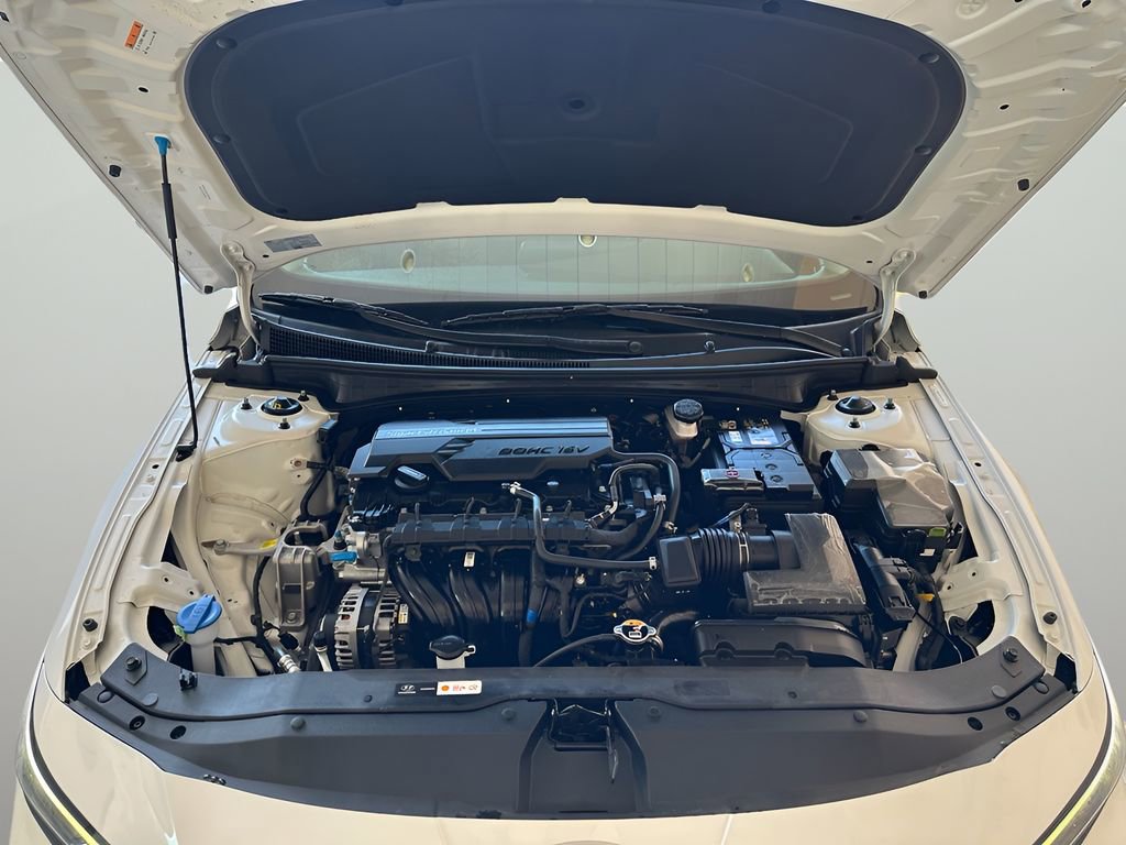 Used 2025 Hyundai Elantra SE FWD image 31