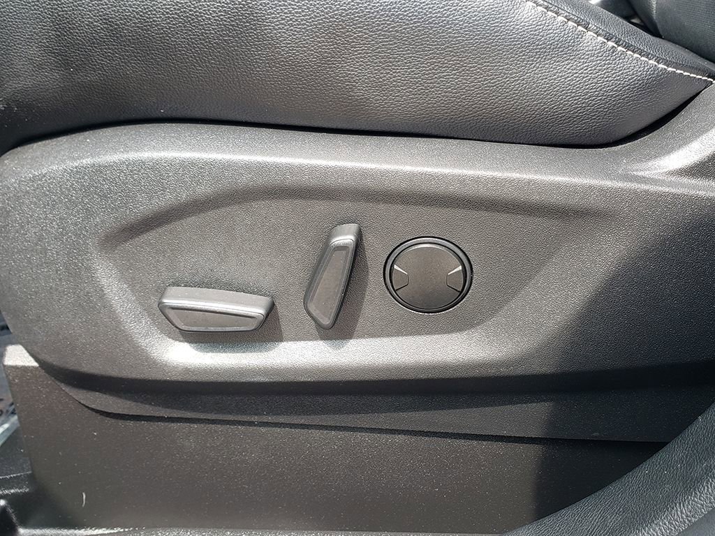 Used 2023 Ford Edge ST image 21