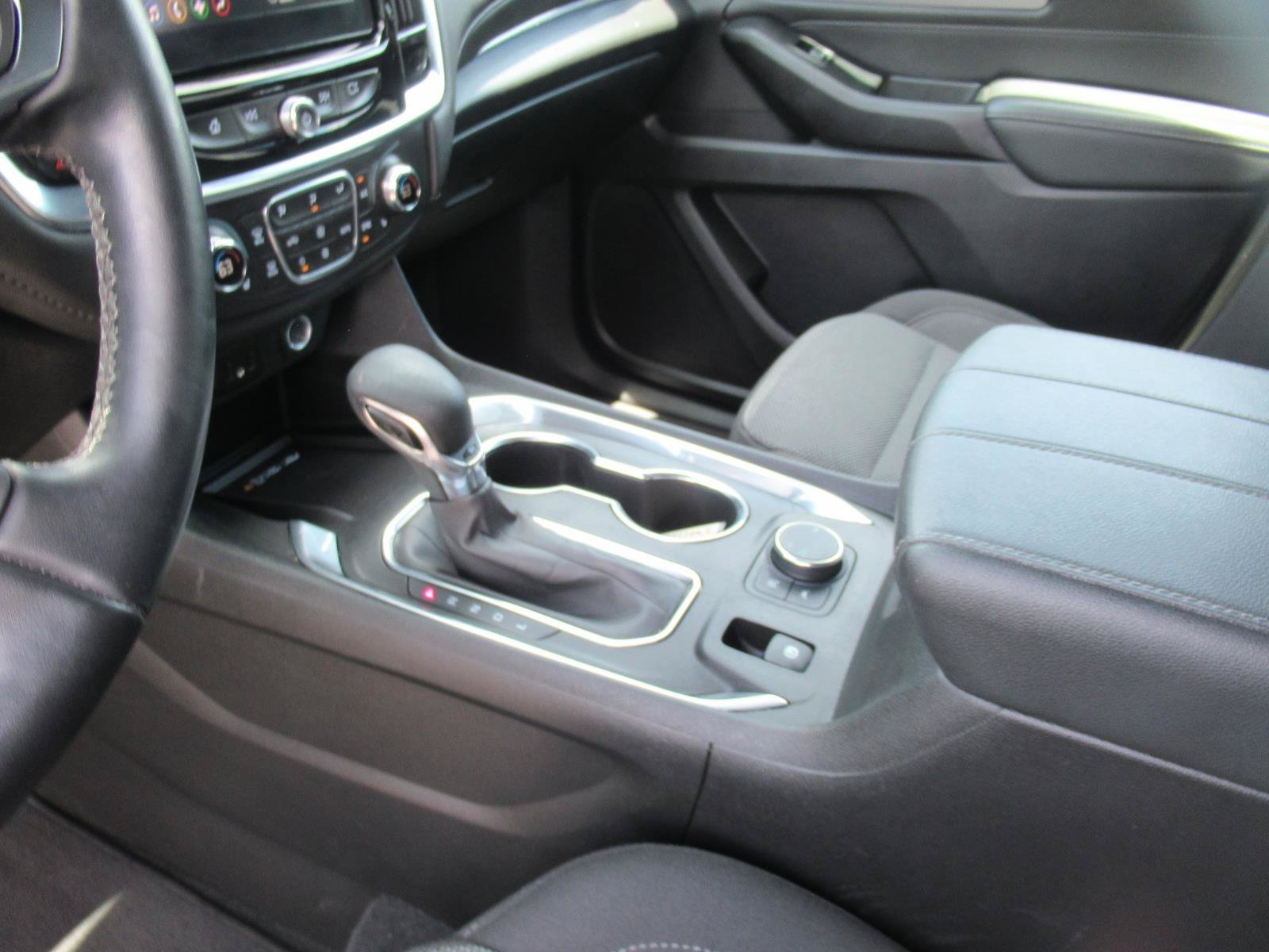 Used 2023 Chevrolet Traverse LT FWD image 15