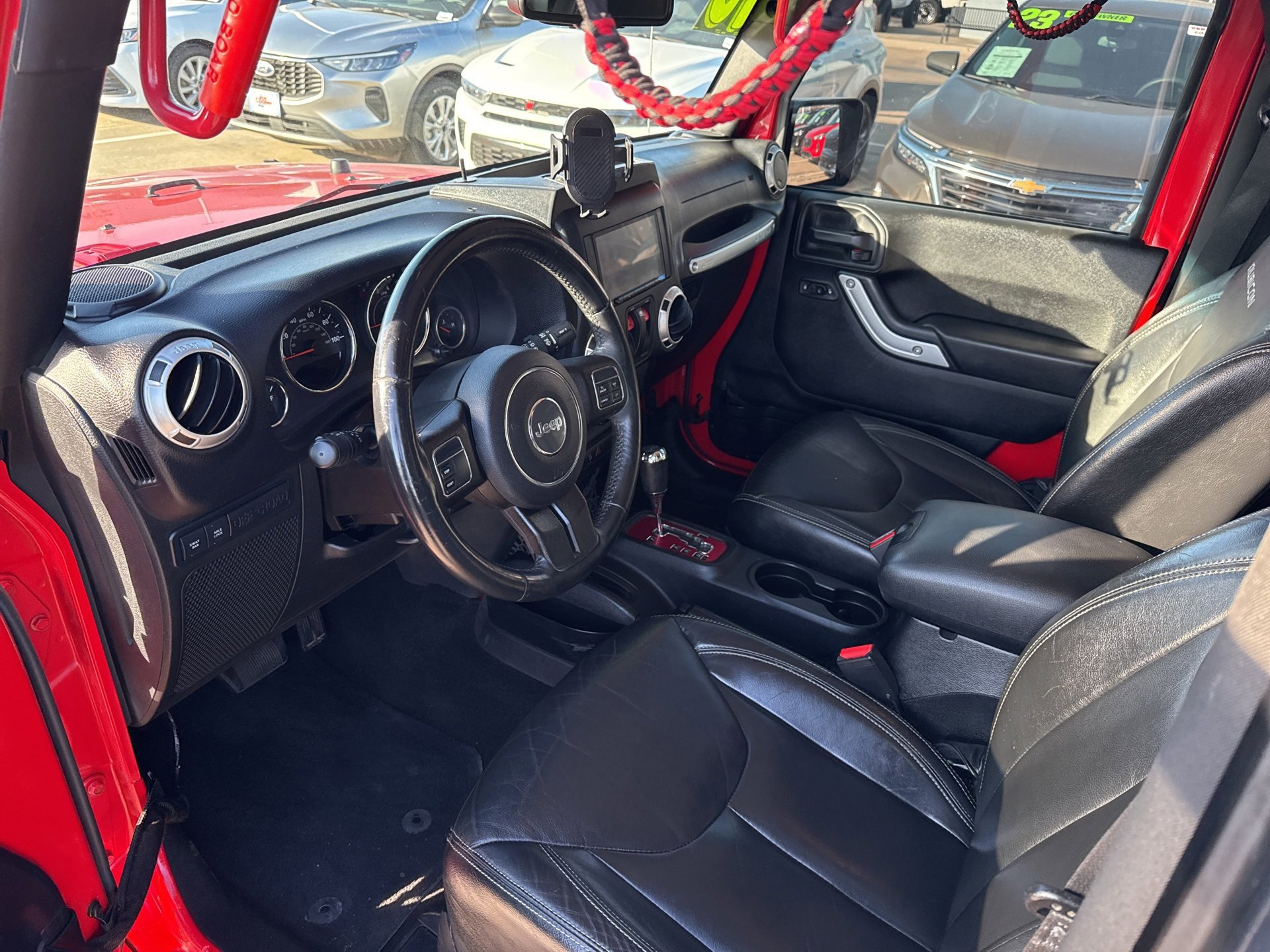 Used 2016 Jeep Wrangler Rubicon w/ Power Convenience Group image 9