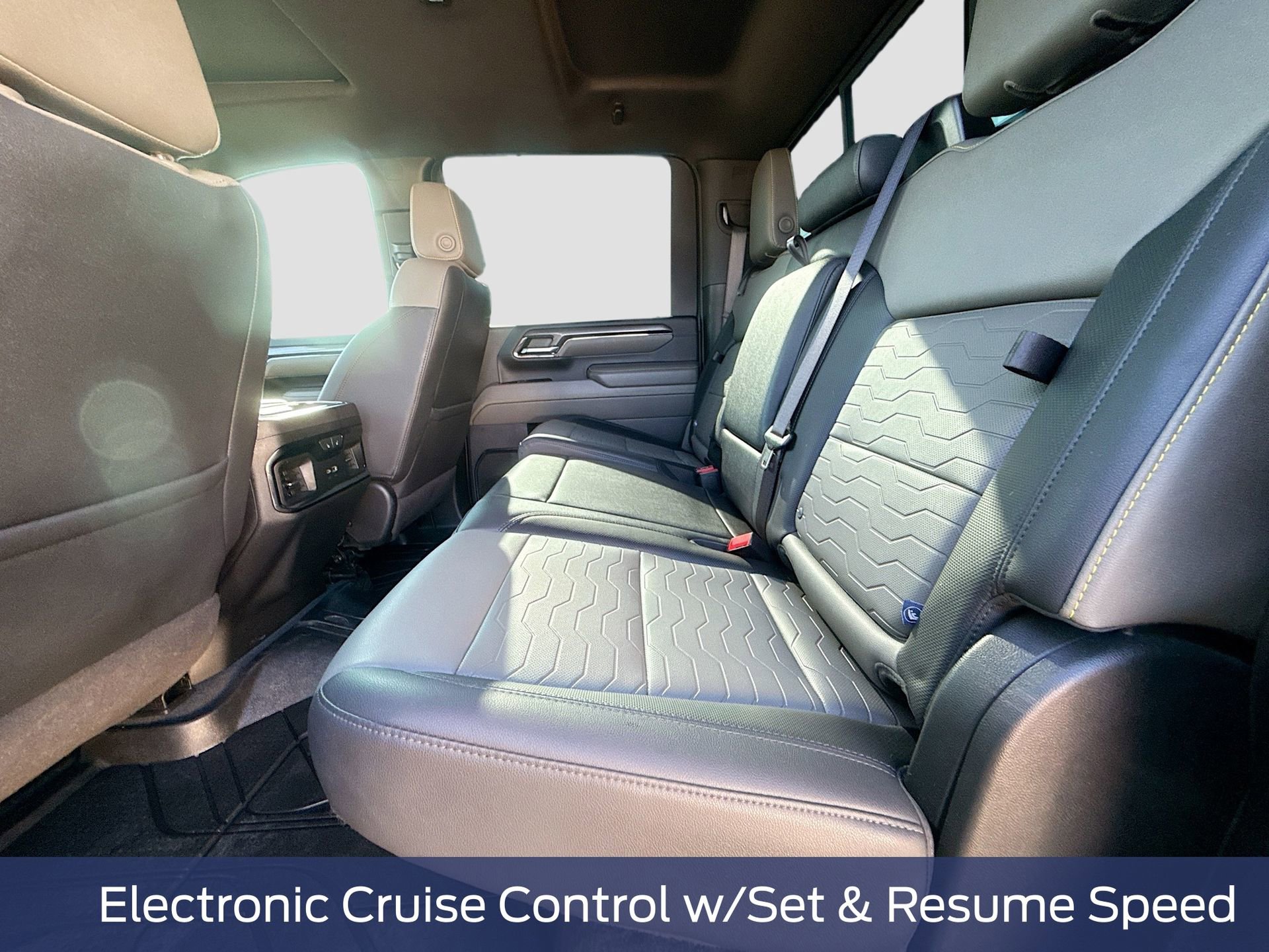 Used 2024 Chevrolet Silverado 2500 ZR2 w/ Technology Package image 31