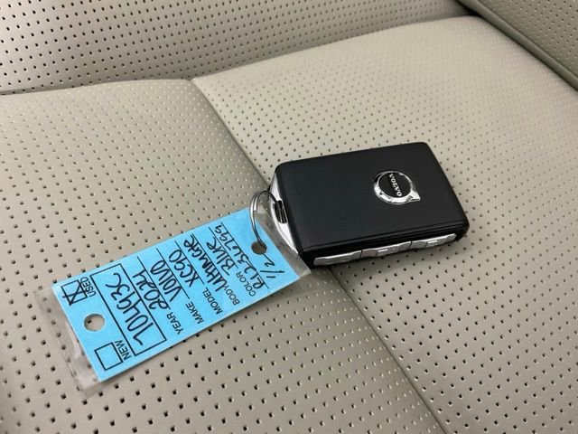 Certified 2024 Volvo XC90 T8 Ultimate w/ Protection Package Premier image 47