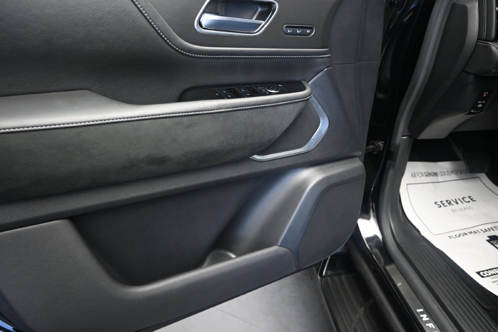 Certified 2025 INFINITI QX80 Luxe RWD image 11