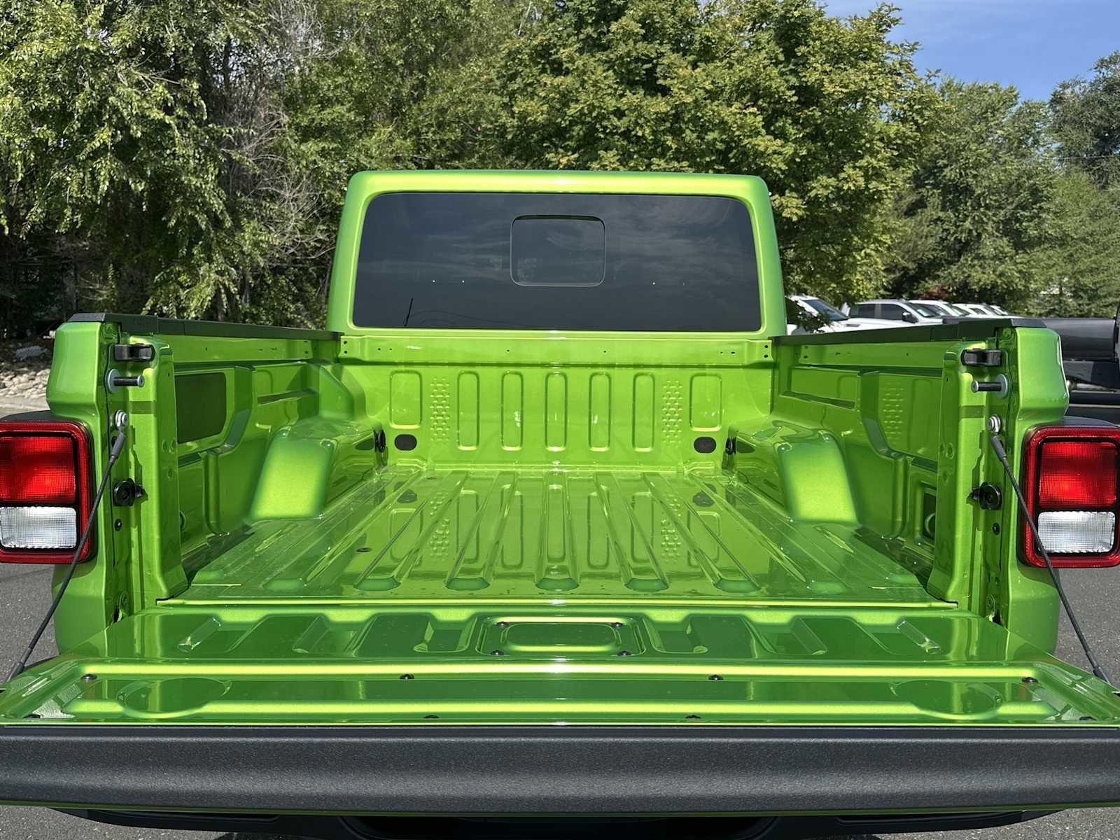 New 2025 Jeep Gladiator Sport image 19