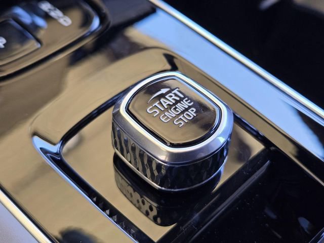 New 2025 Volvo XC90 T8 Core image 23